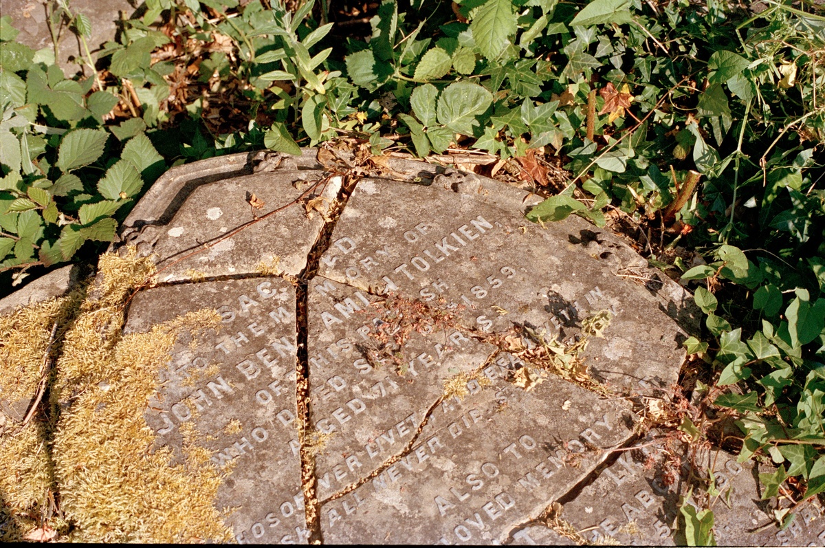 Grave 2